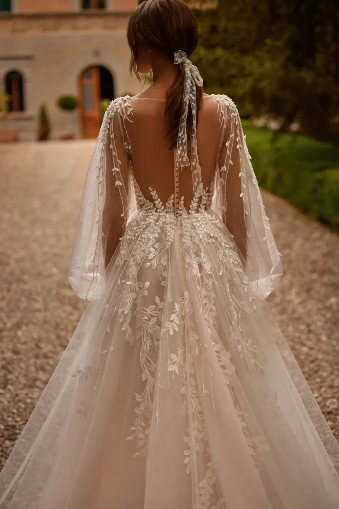 Suknia ślubna z pięknymi plecami
