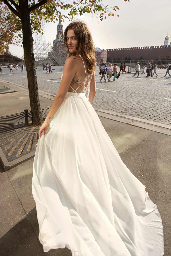 Suknia ślubna z szyfonową spódnicą